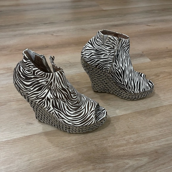 Jeffrey Campbelle zebra wedge booties, size 8 - Picture 7 of 7